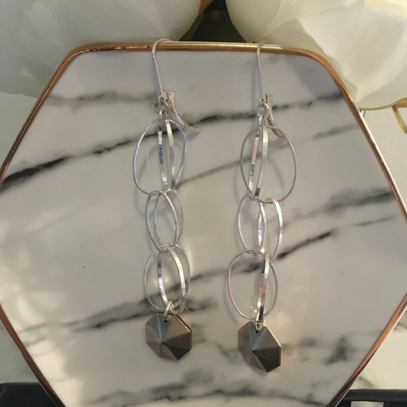 🌷SALE🌷 Silver Link Dangle Earrings - Picture 8 of 8